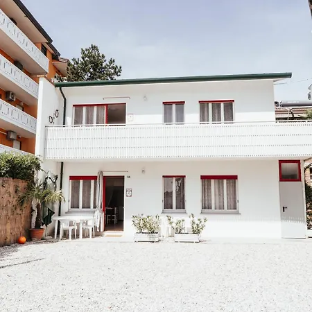Casa Zanelli 2 利尼亚诺萨比亚多罗