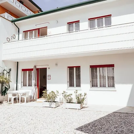Casa Zanelli 2 利尼亚诺萨比亚多罗